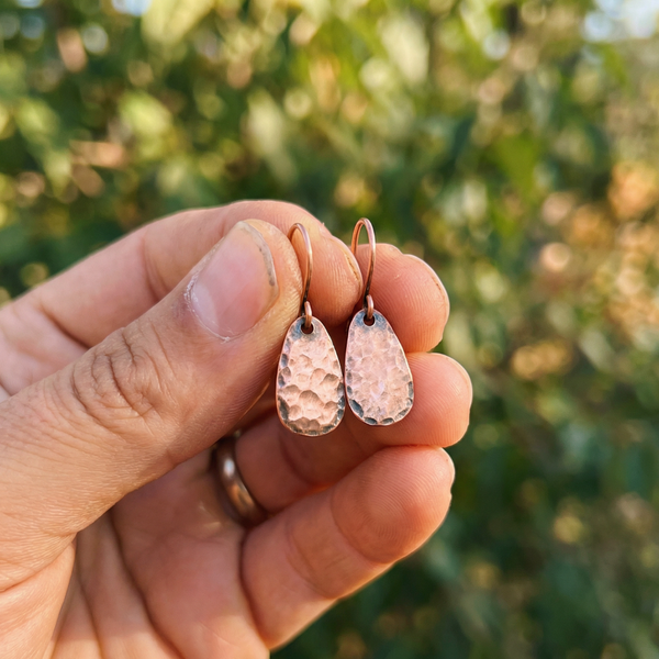 Boucles d'oreilles cuivre portées